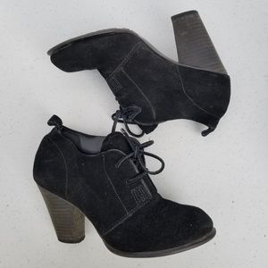 Hive & Honey Marisela black suede booties sz 5.5